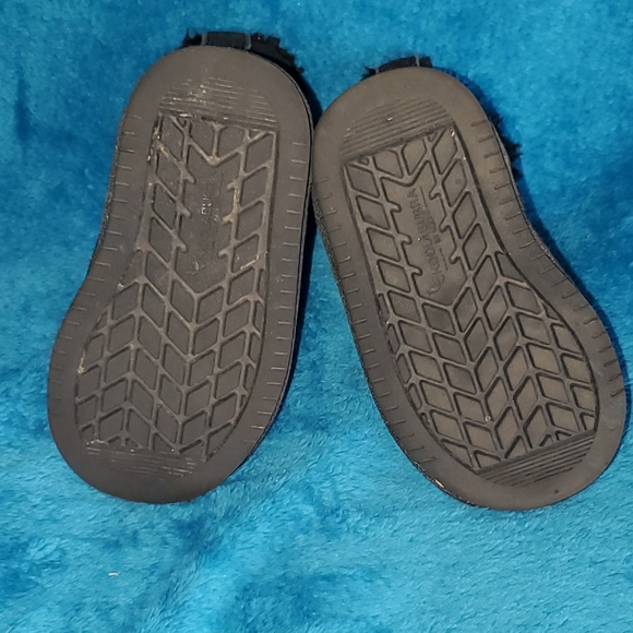 Size 6 Toddler ugg boots - Picture 7 of 8